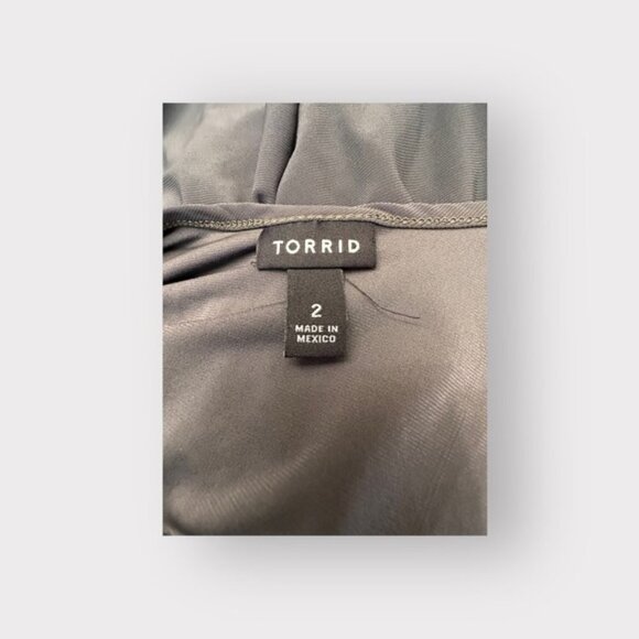 Women’s Torrid Black Studio Knit V-Neck Ruched Front Babydoll Tee 2 2X 2XL XXL - Picture 7 of 7